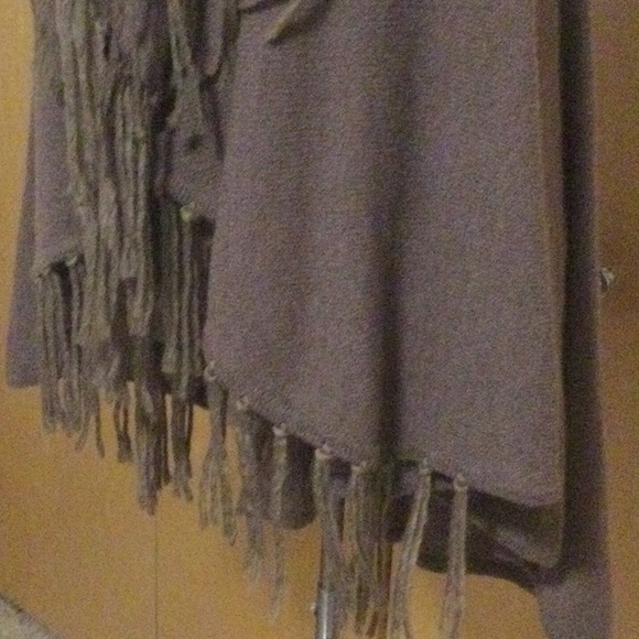 Subtle Luxury CASHMERE SHAWL VEST  
$237 - Picture 5 of 15